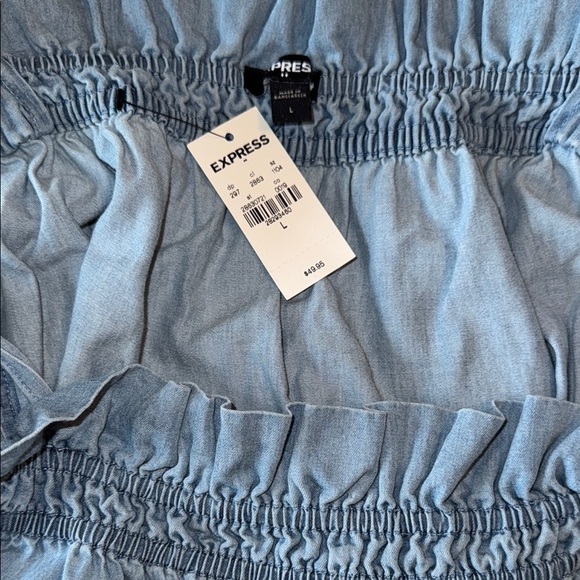 ๐ ๐ Express Womenโs Chambray Ruffled Smocked Tank โ Size L (NWT) - Picture 6 of 8